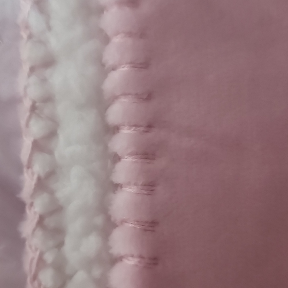 NWT Pink Victoria's Secret Comfy Cozy Plush Blanket. Size: OS - Picture 2 of 3